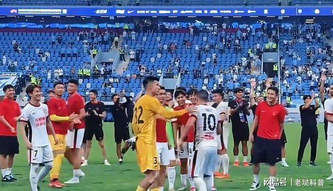 副队长爆出队内矛盾,球迷纷纷表态支持,掌声雷动 副队长爆出队内矛盾,球迷纷纷表态支持,掌声雷动