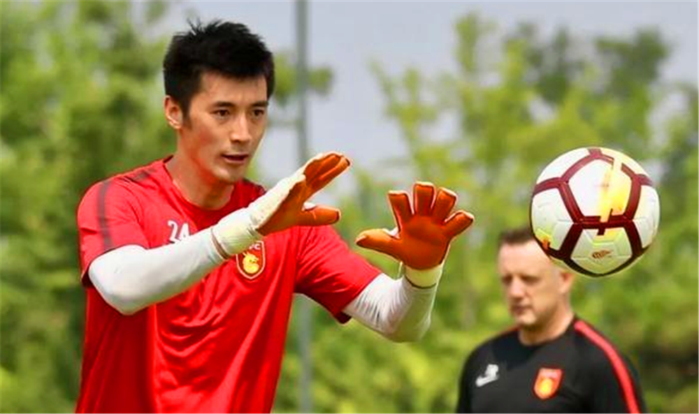 瓦拉多利德队的守门员发挥关键作用，全场震撼