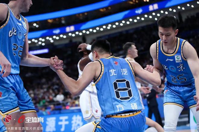 北京首钢主教练谈团队合作精神的重要性，战绩斐然