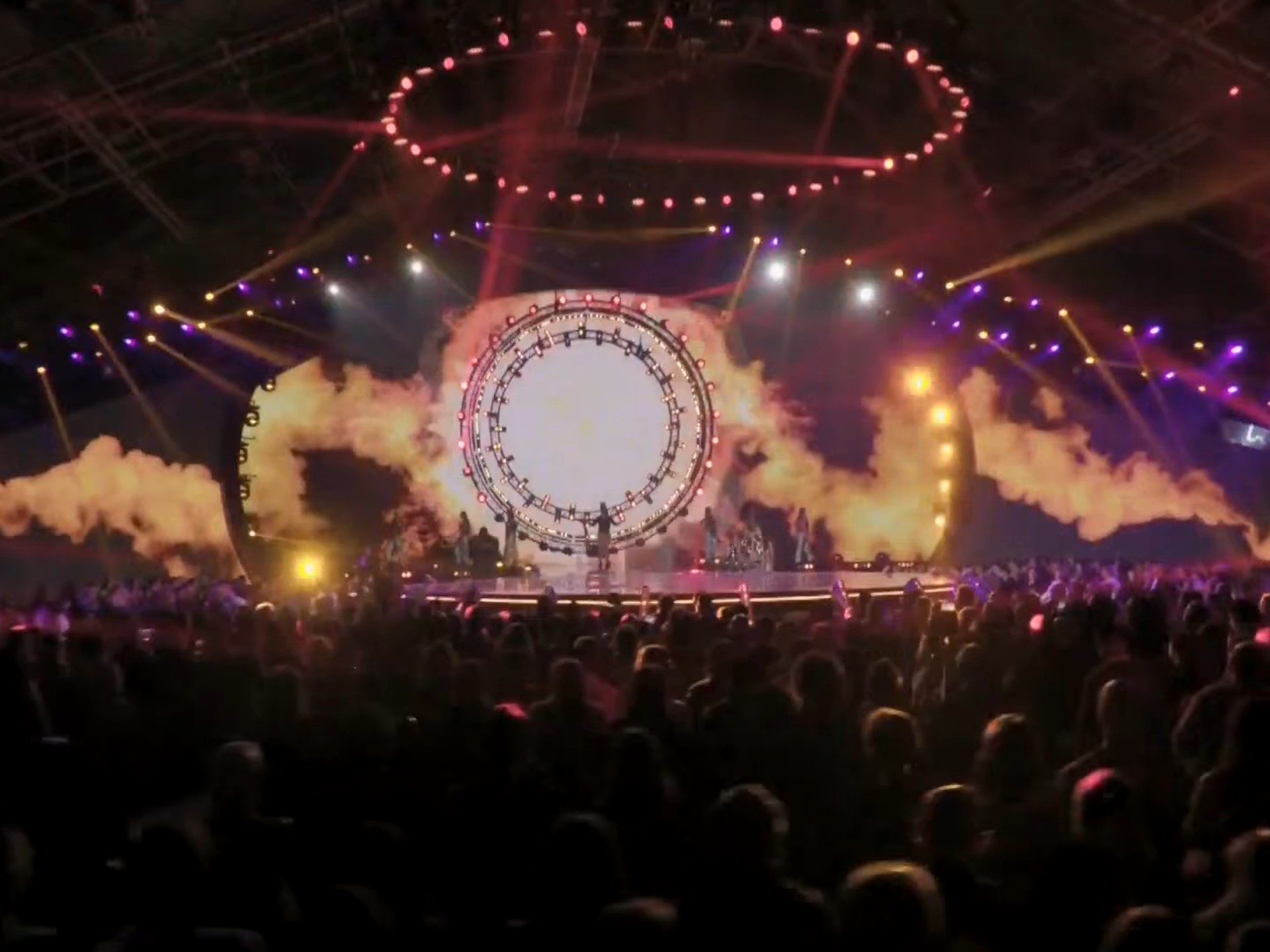 包含视觉盛宴！比赛场面惊险刺激，势不可挡的词条