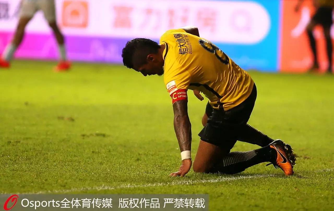 主力中卫累积黄牌停赛，球队损失惨重，士气大振的简单介绍