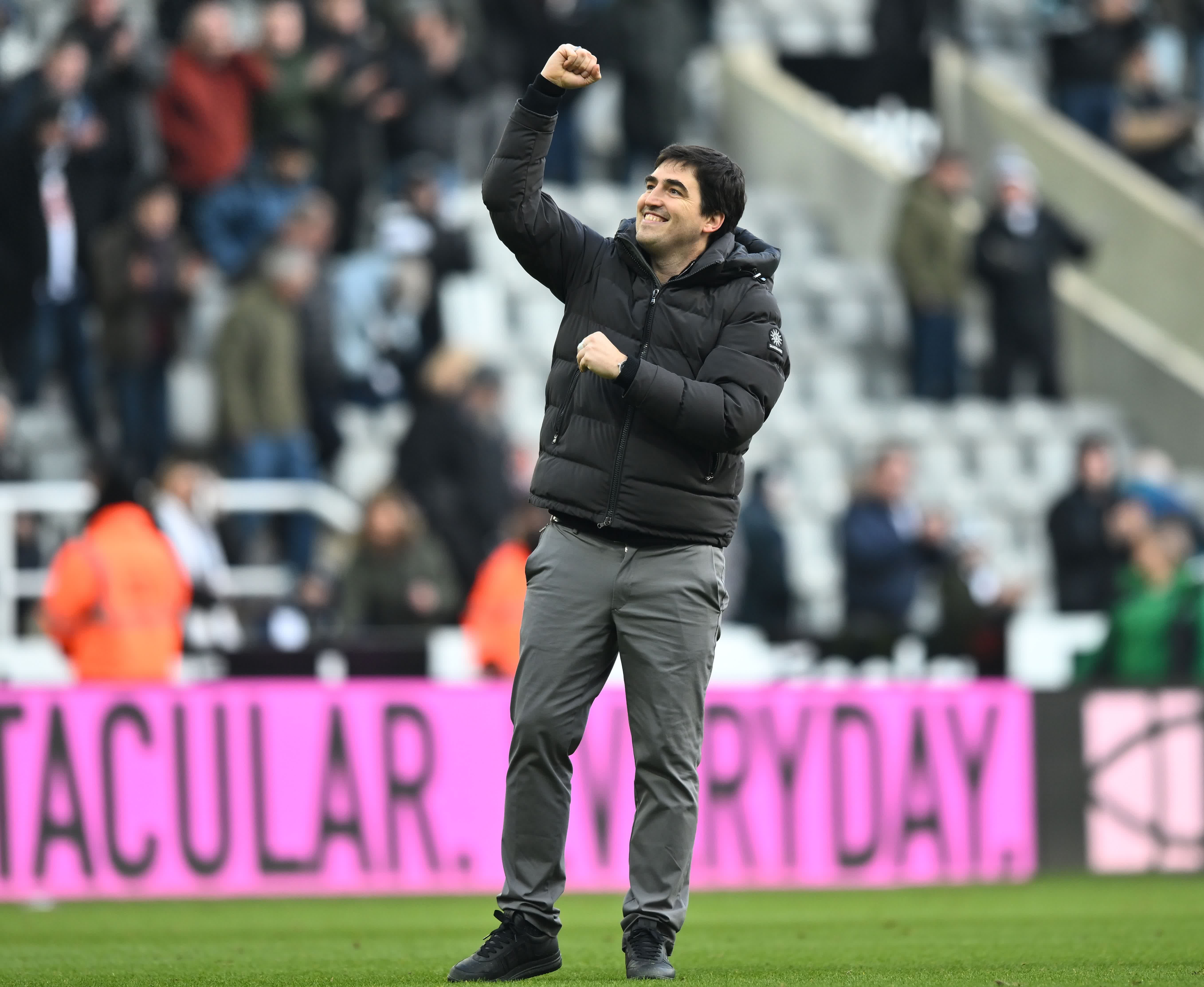 伯恩茅斯对阵伍尔弗汉普顿,激战料定,难分胜负,表现亮眼 伯恩茅斯对阵伍尔弗汉普顿,激战料定,难分胜负,表现亮眼