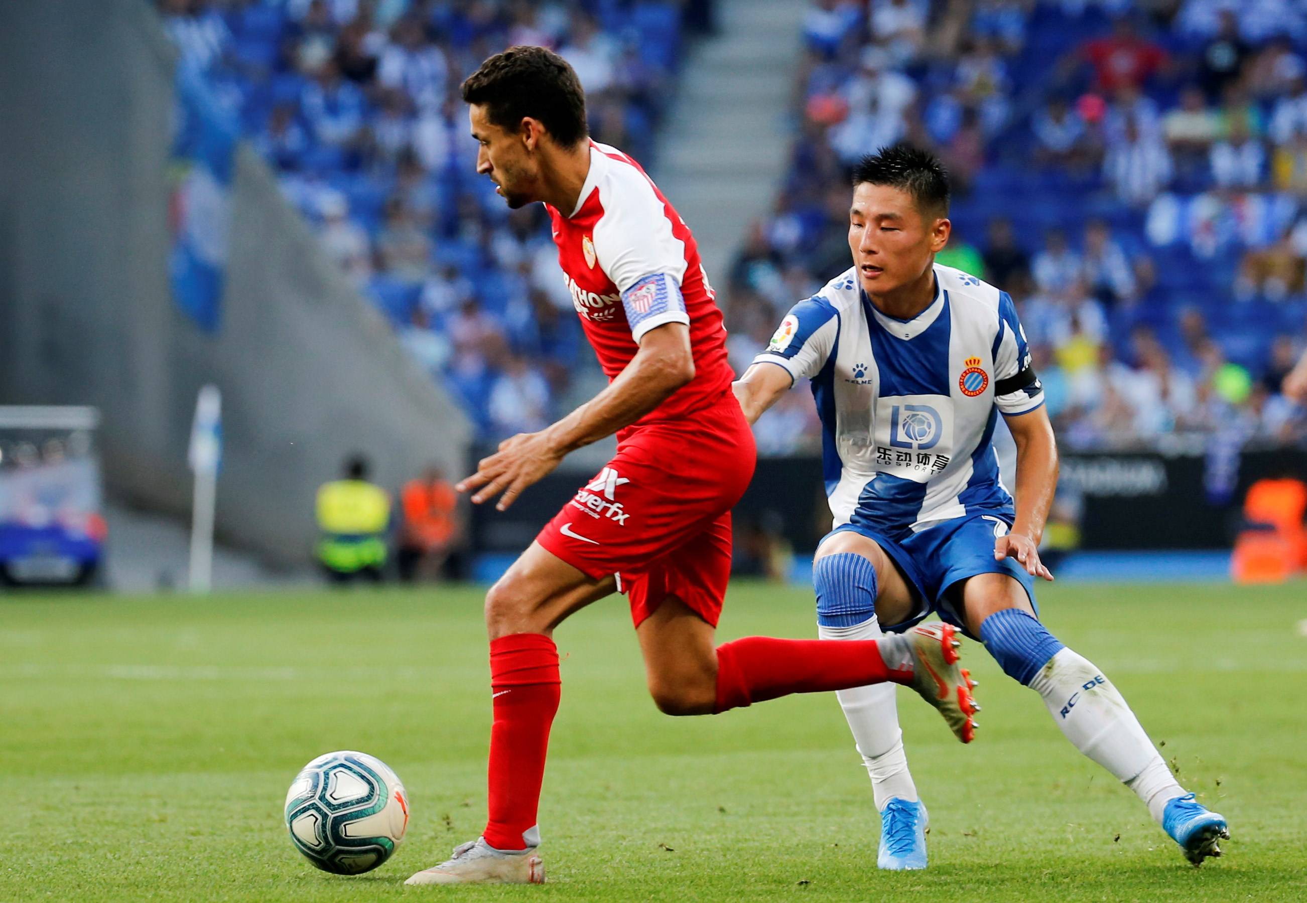 西班牙足球联赛巅峰对决引人注目,引发热议 西班牙足球联赛巅峰对决引人注目,引发热议