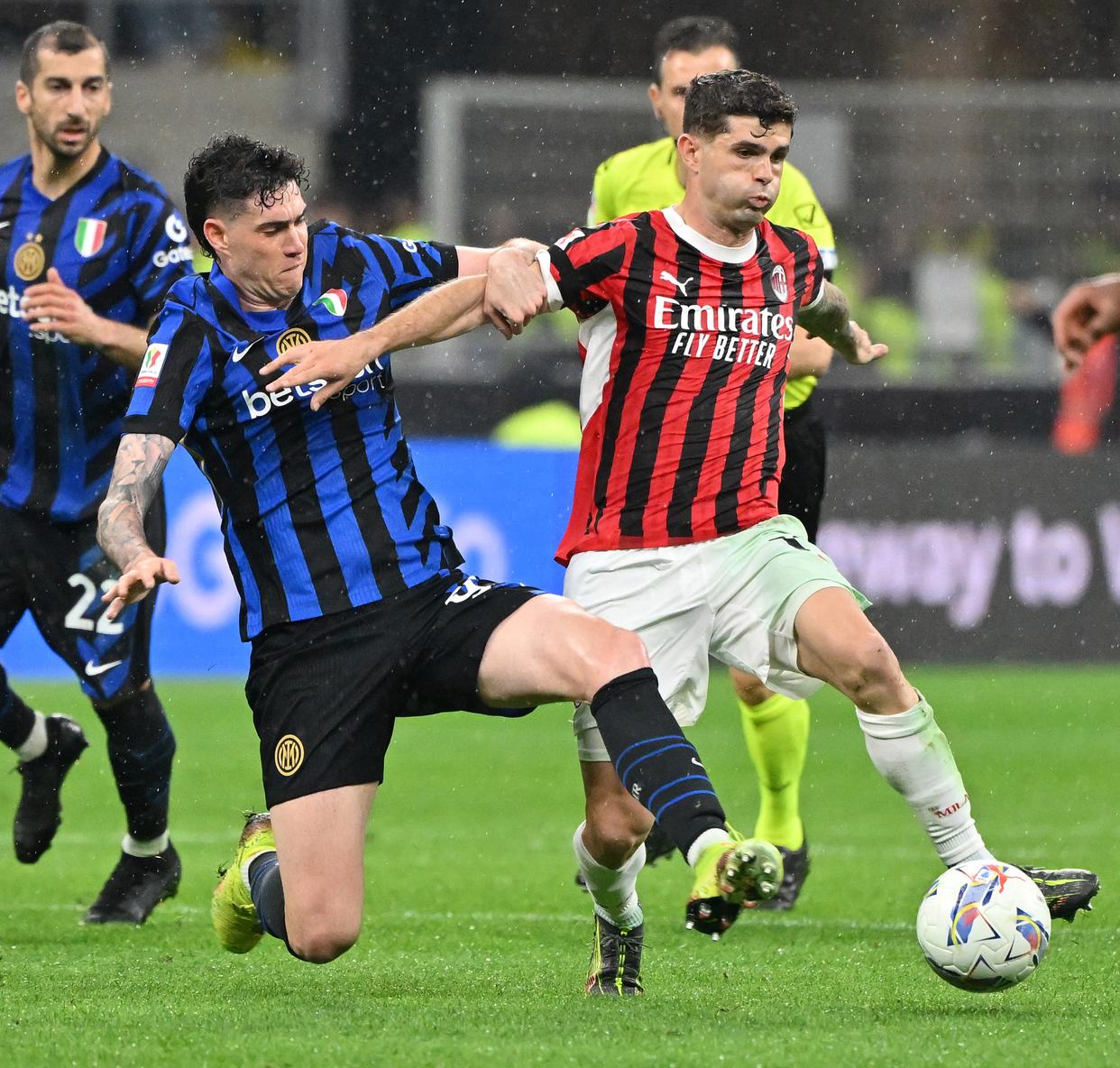 意大利联赛精彩绝伦，观众眼睛为之一亮，振奋人心