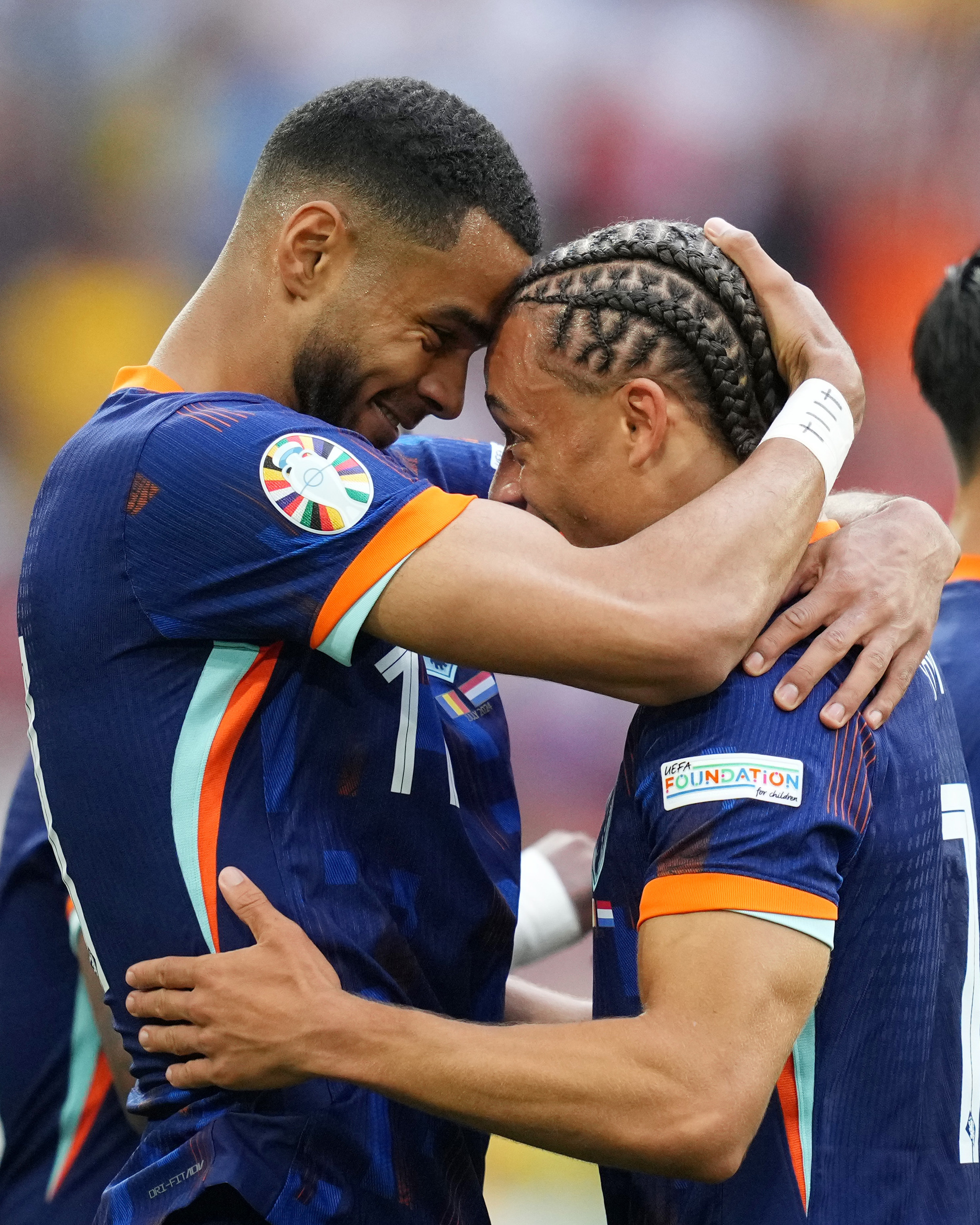 包含荷兰横扫克罗地亚，内马尔扛起全队的词条