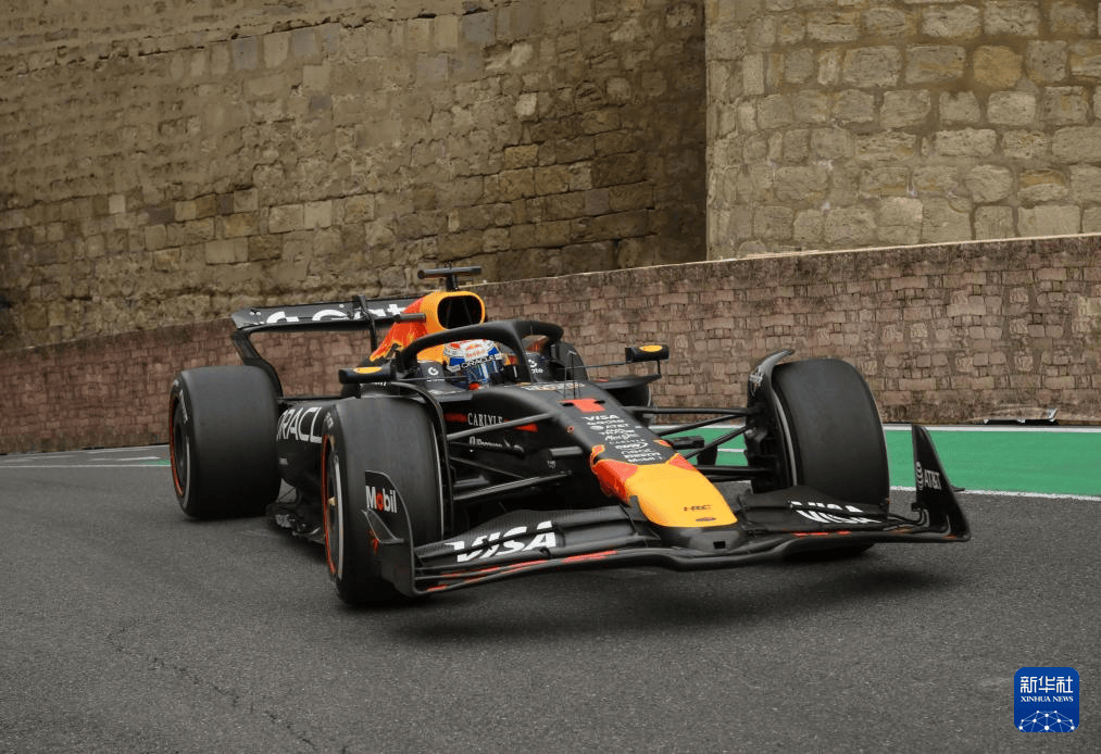 梅赛德斯绝杀红牛车队，拉塞尔扛起全队