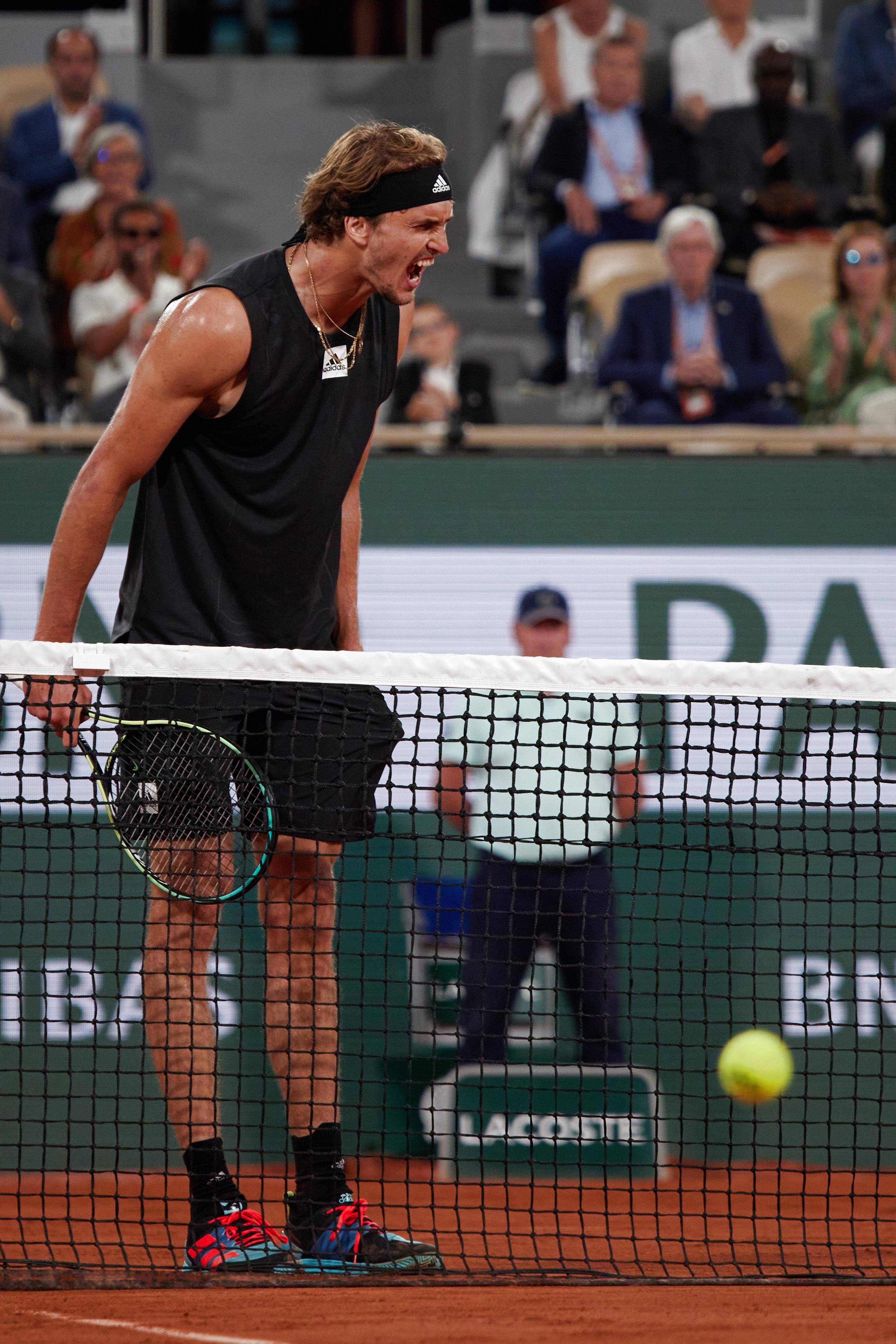 法网力克澳网，兹维列夫关键制胜